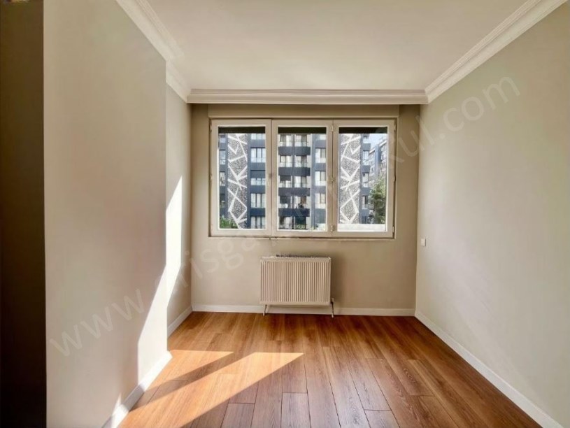 19 MAYIS MAH. 5 YAŞINDA KAPALI OTOPARKLI BİNADA ÖZEL MİMARİ DEKORLU 4+1 DAİRE