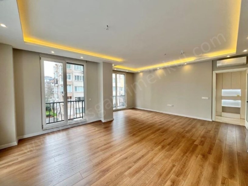 19 MAYIS MAH. 5 YAŞINDA KAPALI OTOPARKLI BİNADA ÖZEL MİMARİ DEKORLU 4+1 DAİRE