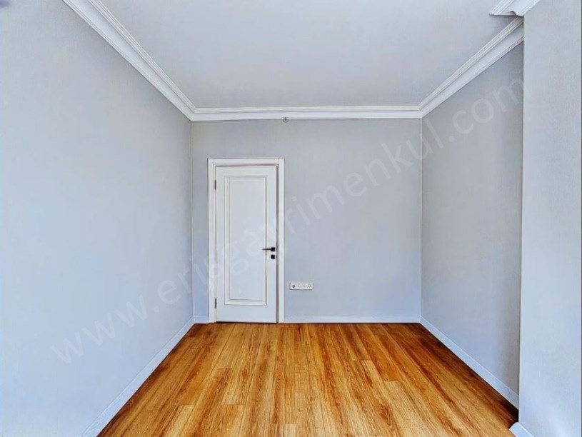 19 MAYIS MAH. 5 YAŞINDA KAPALI OTOPARKLI BİNADA ÖZEL MİMARİ DEKORLU 4+1 DAİRE