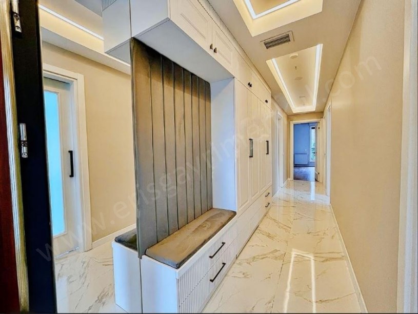 19 MAYIS MAH. 5 YAŞINDA KAPALI OTOPARKLI BİNADA ÖZEL MİMARİ DEKORLU 4+1 DAİRE