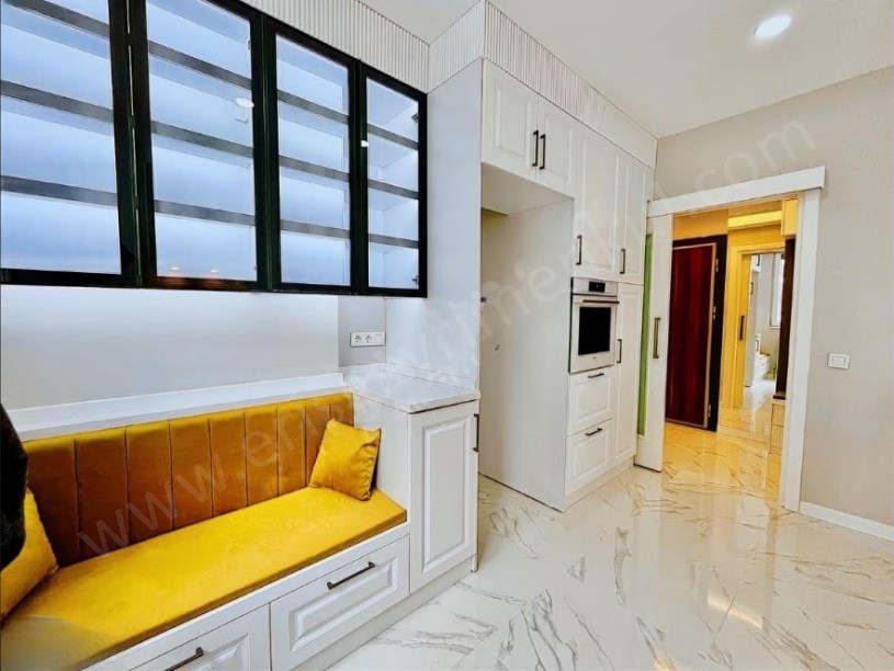 19 MAYIS MAH. 5 YAŞINDA KAPALI OTOPARKLI BİNADA ÖZEL MİMARİ DEKORLU 4+1 DAİRE