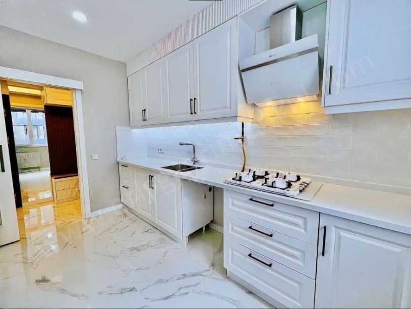 19 MAYIS MAH. 5 YAŞINDA KAPALI OTOPARKLI BİNADA ÖZEL MİMARİ DEKORLU 4+1 DAİRE