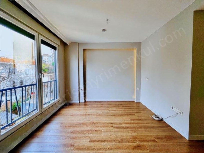 19 MAYIS MAH. 5 YAŞINDA KAPALI OTOPARKLI BİNADA ÖZEL MİMARİ DEKORLU 4+1 DAİRE