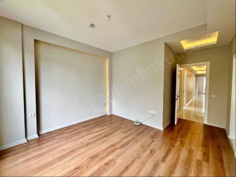 19 MAYIS MAH. 5 YAŞINDA KAPALI OTOPARKLI BİNADA ÖZEL MİMARİ DEKORLU 4+1 DAİRE