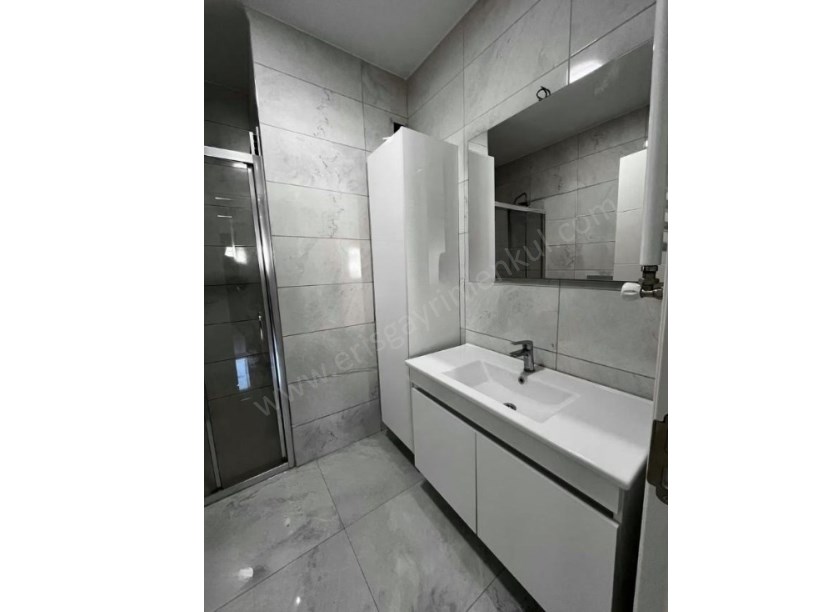 İSTANBUL KADIKÖY ŞENESENEVLER DE GENİŞ KULLANIMLI METRO YA YAKIN 3+1