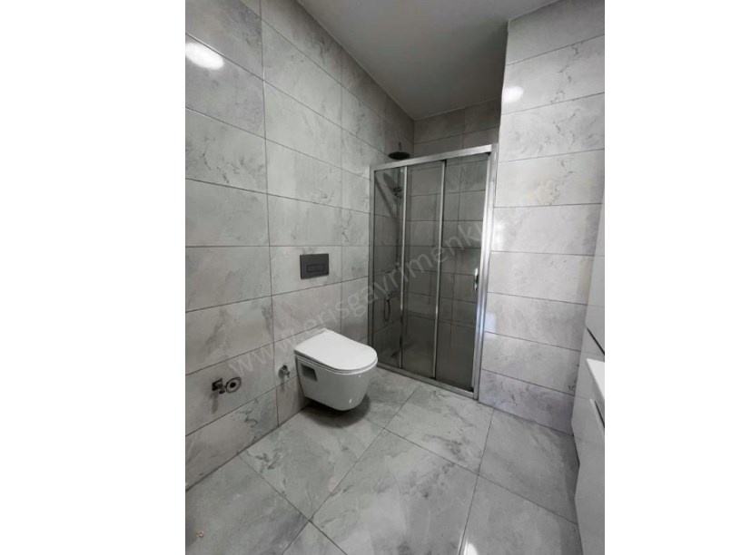 İSTANBUL KADIKÖY ŞENESENEVLER DE GENİŞ KULLANIMLI METRO YA YAKIN 3+1