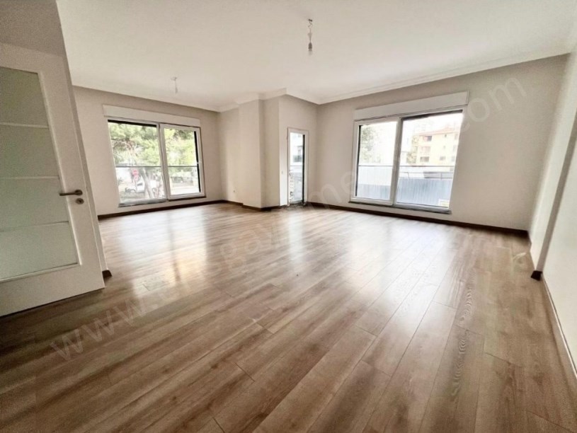 İSTANBUL KADIKÖY Erenköyde 2020 Yapımı 4+1 Balkonlu, Ebeveynli 170 m²