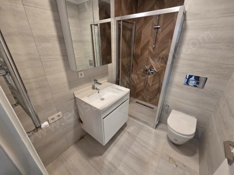 İSTANBUL KADIKÖY BOSTANCIDA SİTE İÇİNDE SIFIR, TAŞINMAYA MÜSAİT 2+1