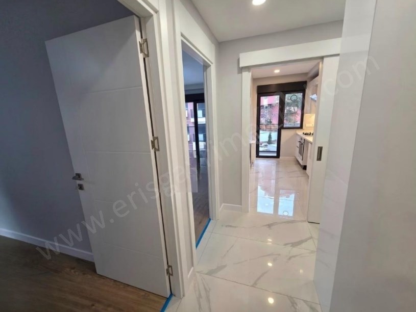 İSTANBUL KADIKÖY BOSTANCIDA SİTE İÇİNDE SIFIR, TAŞINMAYA MÜSAİT 2+1