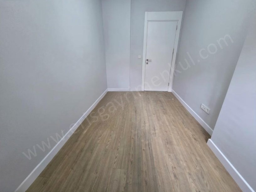 İSTANBUL KADIKÖY BOSTANCIDA SİTE İÇİNDE SIFIR, TAŞINMAYA MÜSAİT 2+1