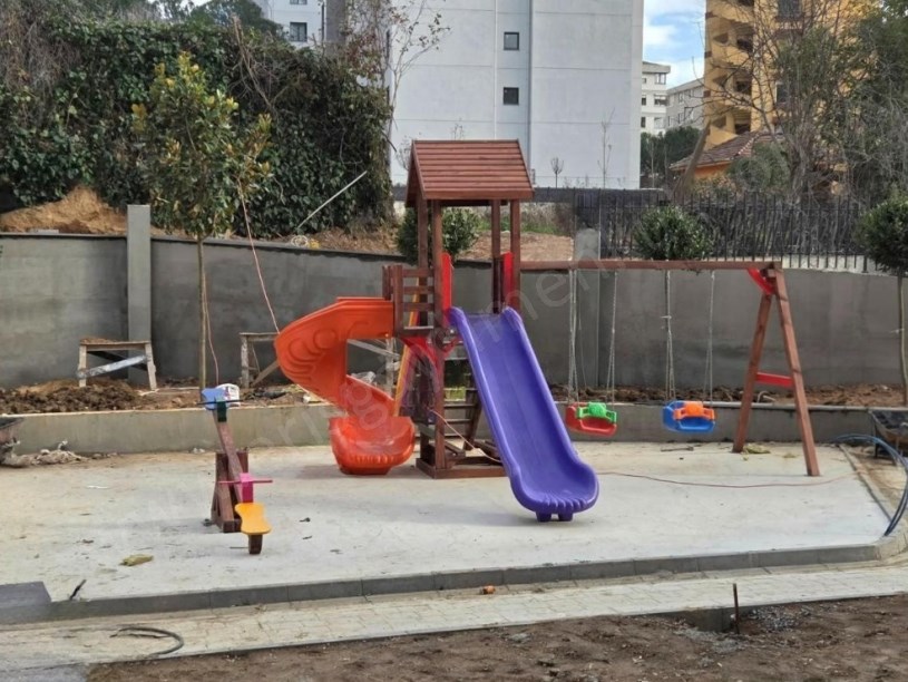 İSTANBUL KADIKÖY BOSTANCIDA SİTE İÇİNDE SIFIR, TAŞINMAYA MÜSAİT 2+1