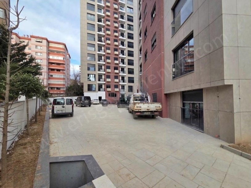 İSTANBUL KADIKÖY BOSTANCIDA SİTE İÇİNDE SIFIR, TAŞINMAYA MÜSAİT 2+1