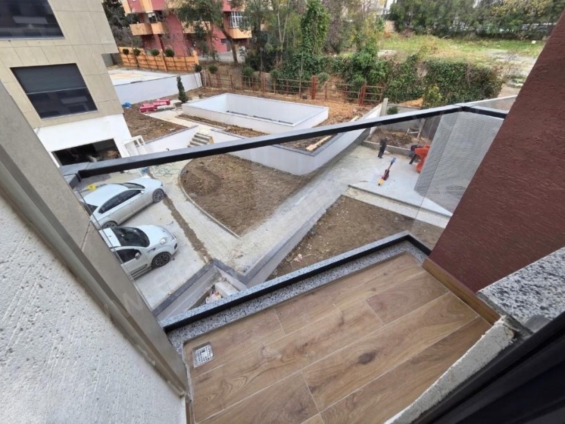 İSTANBUL KADIKÖY BOSTANCIDA SİTE İÇİNDE SIFIR, TAŞINMAYA MÜSAİT 2+1