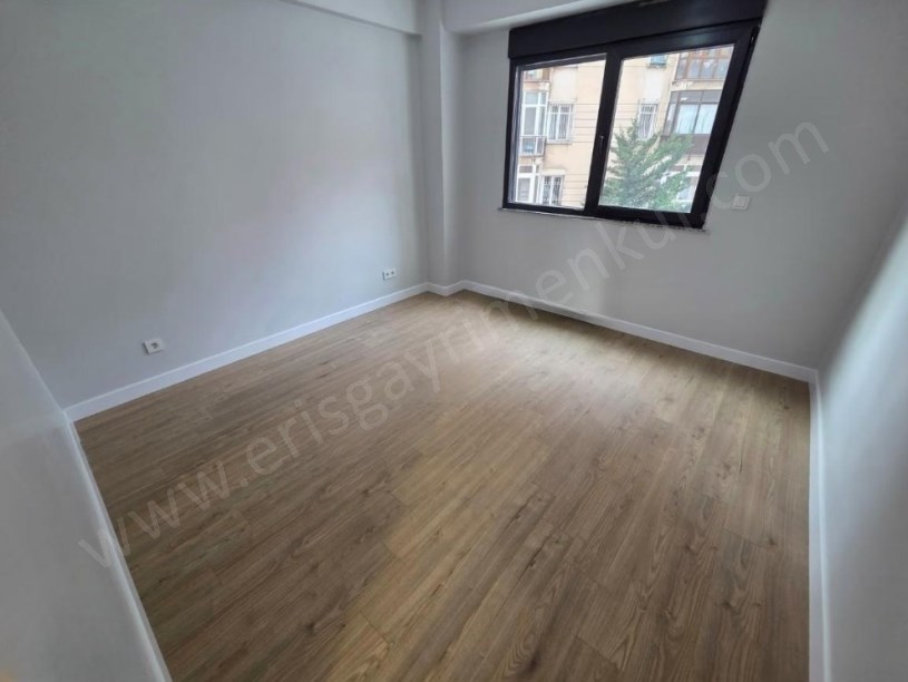 İSTANBUL KADIKÖY BOSTANCIDA SİTE İÇİNDE SIFIR, TAŞINMAYA MÜSAİT 2+1