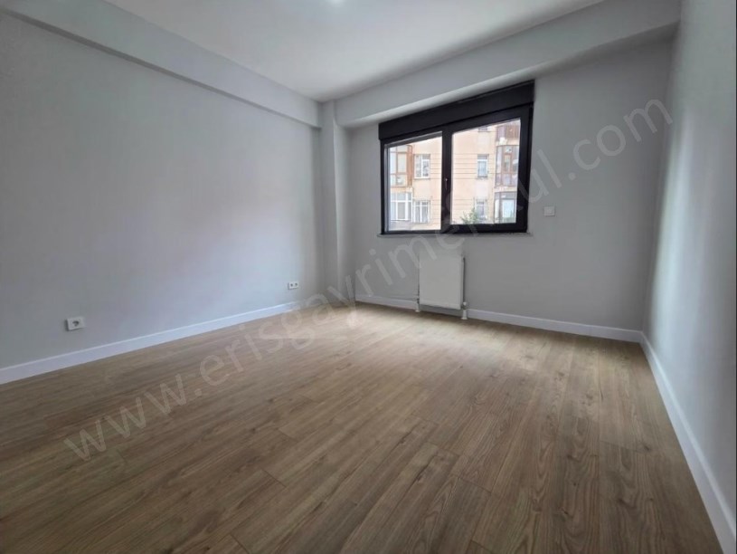 İSTANBUL KADIKÖY BOSTANCIDA SİTE İÇİNDE SIFIR, TAŞINMAYA MÜSAİT 2+1