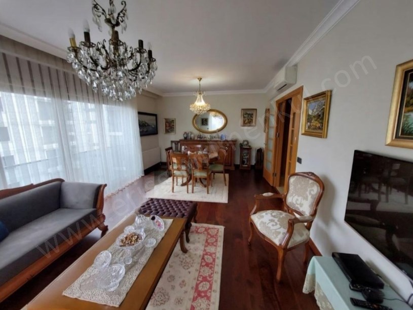 İSTANBUL KADIKÖY ERENKÖY DE MARMARAYA YAKIN KÖŞE BİNADA 3+1 MASRAFSIZ