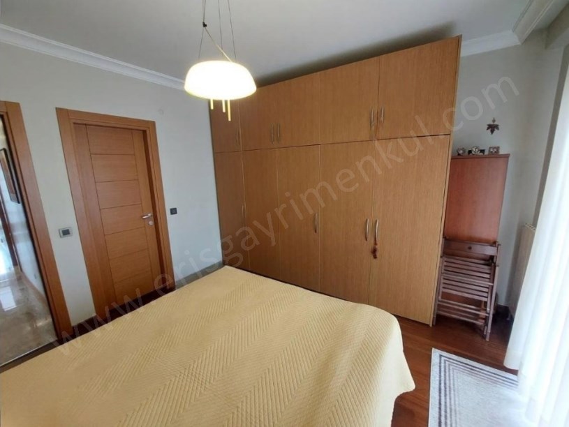 İSTANBUL KADIKÖY ERENKÖY DE MARMARAYA YAKIN KÖŞE BİNADA 3+1 MASRAFSIZ