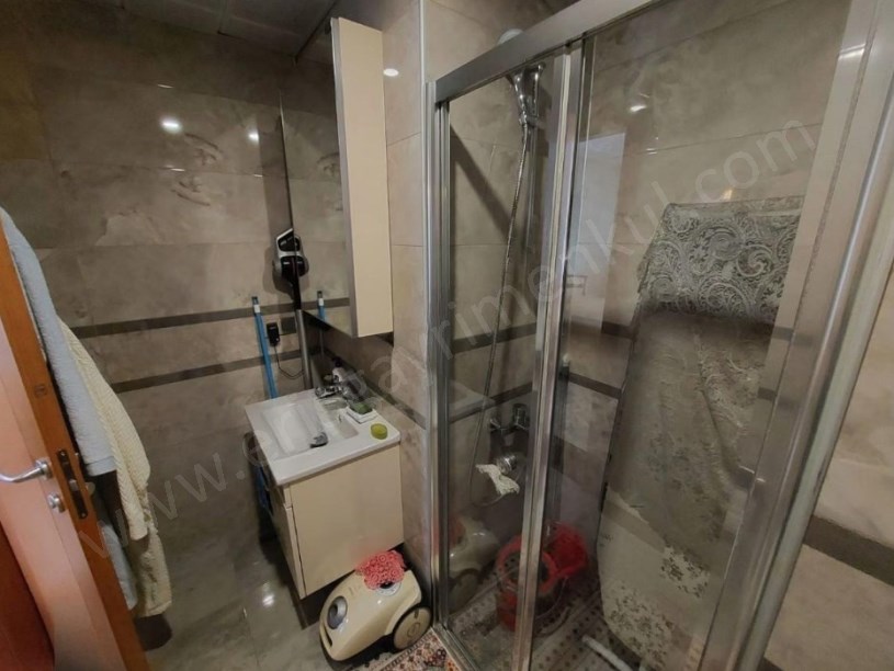 İSTANBUL KADIKÖY ERENKÖY DE MARMARAYA YAKIN KÖŞE BİNADA 3+1 MASRAFSIZ