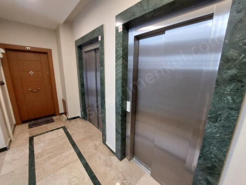 İSTANBUL KADIKÖY ERENKÖY DE MARMARAYA YAKIN KÖŞE BİNADA 3+1 MASRAFSIZ