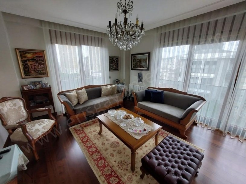 İSTANBUL KADIKÖY ERENKÖY DE MARMARAYA YAKIN KÖŞE BİNADA 3+1 MASRAFSIZ