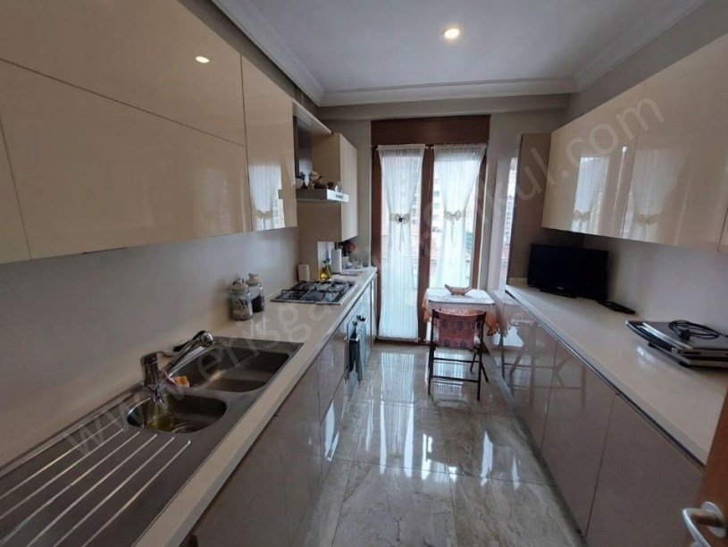 İSTANBUL KADIKÖY ERENKÖY DE MARMARAYA YAKIN KÖŞE BİNADA 3+1 MASRAFSIZ