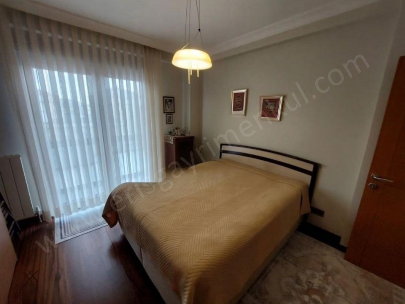 İSTANBUL KADIKÖY ERENKÖY DE MARMARAYA YAKIN KÖŞE BİNADA 3+1 MASRAFSIZ