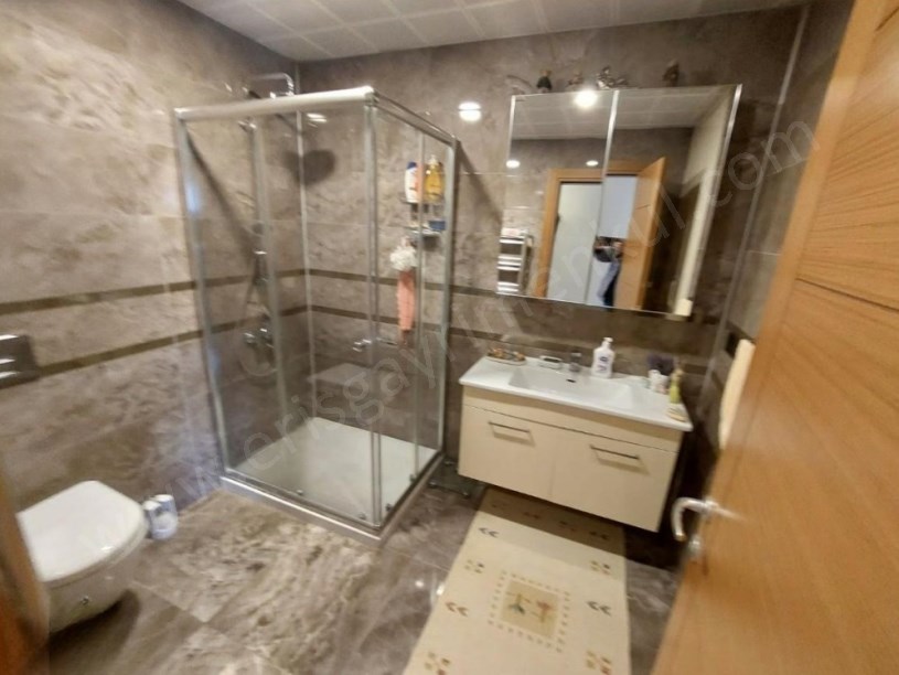 İSTANBUL KADIKÖY ERENKÖY DE MARMARAYA YAKIN KÖŞE BİNADA 3+1 MASRAFSIZ