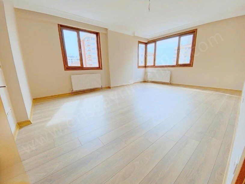 İSTANBUL KADIKÖY SAHRAYICEDİT METROYA 7dk,ÇİFT OTOPARKLI YENİ 145M2,3+1