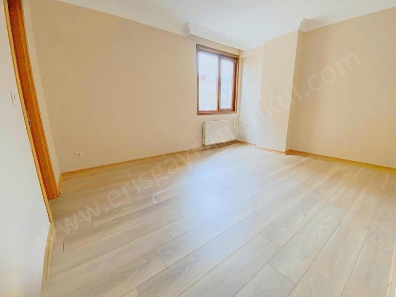 İSTANBUL KADIKÖY SAHRAYICEDİT METROYA 7dk,ÇİFT OTOPARKLI YENİ 145M2,3+1