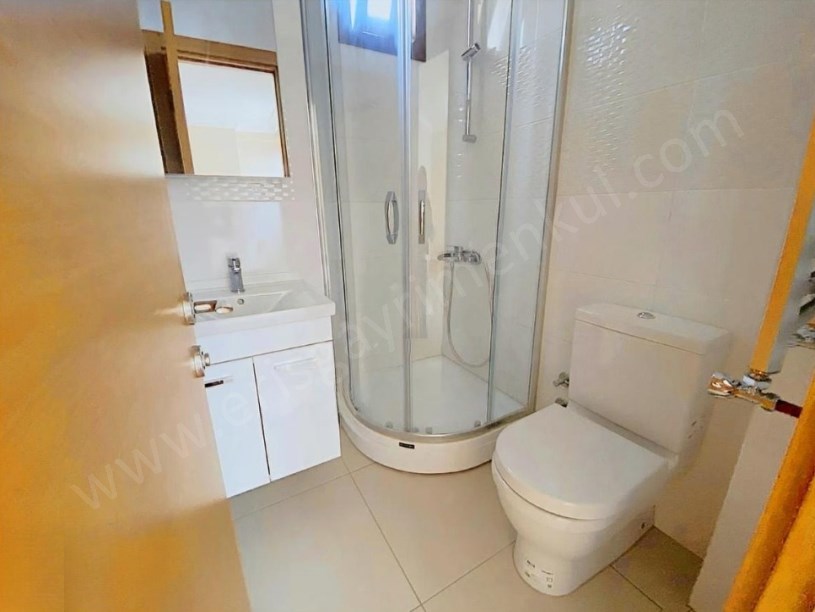 İSTANBUL KADIKÖY SAHRAYICEDİT METROYA 7dk,ÇİFT OTOPARKLI YENİ 145M2,3+1