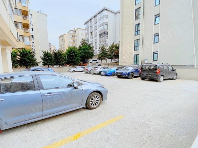 İSTANBUL KADIKÖY SAHRAYICEDİT METROYA 7dk,ÇİFT OTOPARKLI YENİ 145M2,3+1