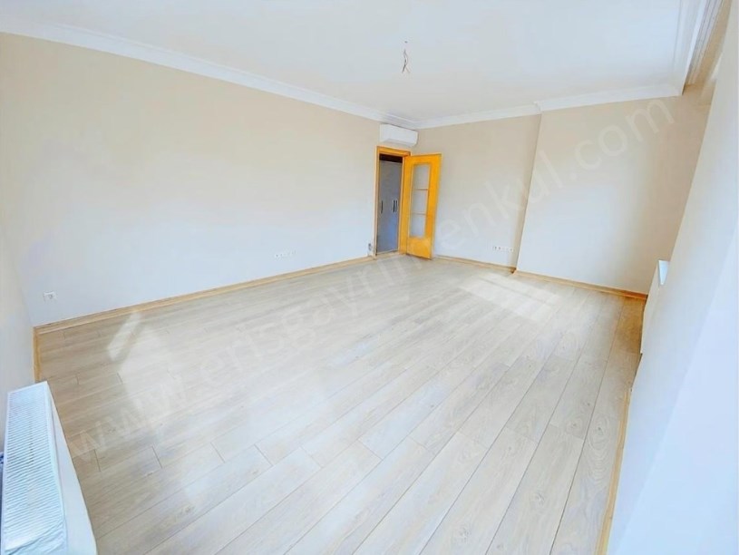 İSTANBUL KADIKÖY SAHRAYICEDİT METROYA 7dk,ÇİFT OTOPARKLI YENİ 145M2,3+1