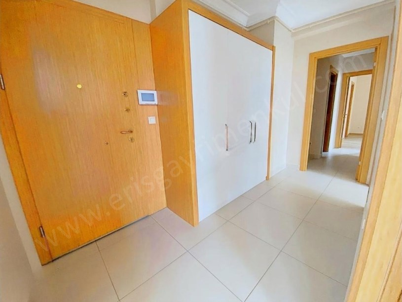 İSTANBUL KADIKÖY SAHRAYICEDİT METROYA 7dk,ÇİFT OTOPARKLI YENİ 145M2,3+1