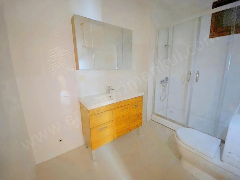 İSTANBUL KADIKÖY SAHRAYICEDİT METROYA 7dk,ÇİFT OTOPARKLI YENİ 145M2,3+1