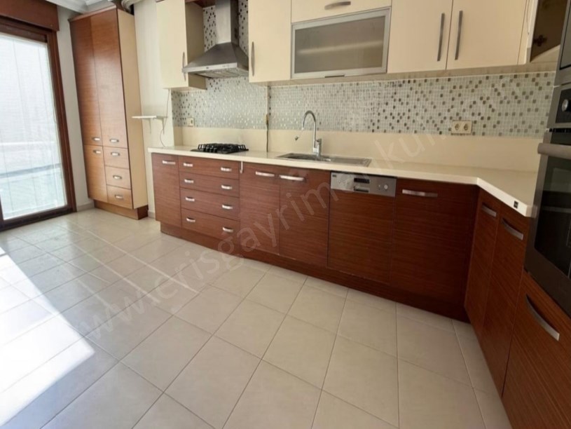 İSTANBUL KADIKÖY SUADİYE EMİN ALİ PAŞA CADDESİNDE 260 m2 3+2 DUBLEX DAİRE