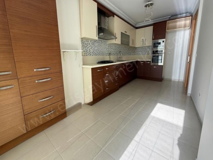 İSTANBUL KADIKÖY SUADİYE EMİN ALİ PAŞA CADDESİNDE 260 m2 3+2 DUBLEX DAİRE