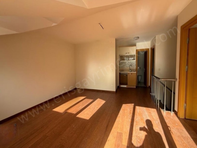 İSTANBUL KADIKÖY SUADİYE EMİN ALİ PAŞA CADDESİNDE 260 m2 3+2 DUBLEX DAİRE