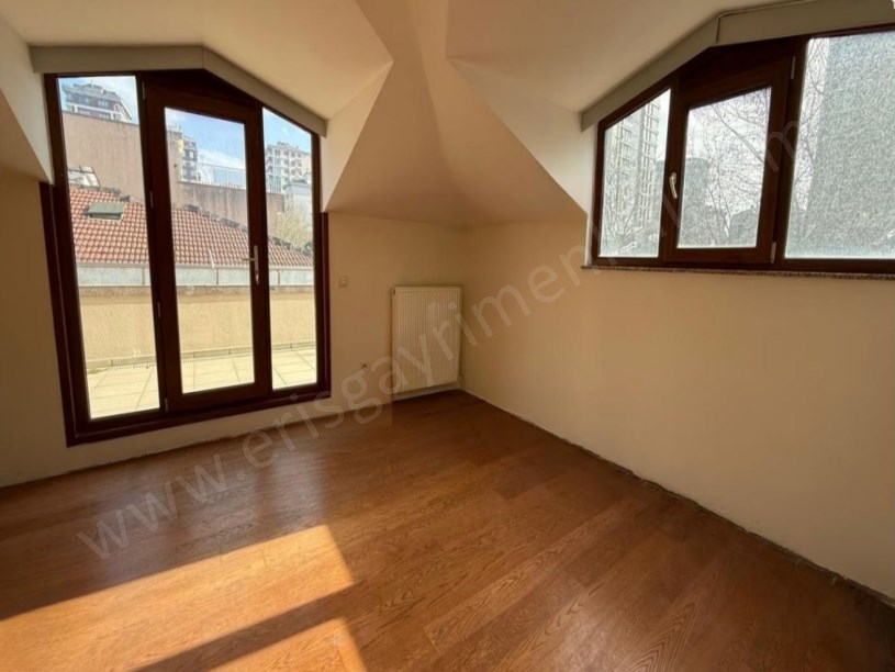 İSTANBUL KADIKÖY SUADİYE EMİN ALİ PAŞA CADDESİNDE 260 m2 3+2 DUBLEX DAİRE