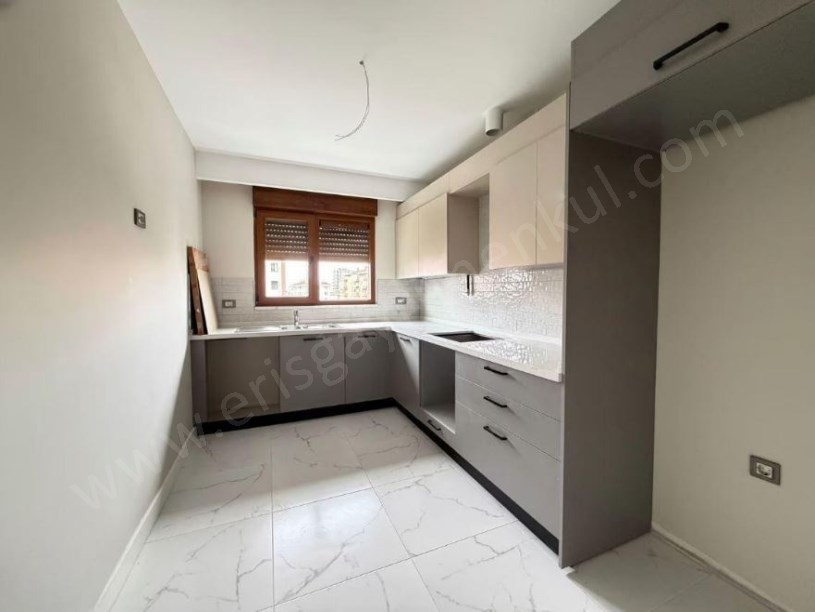 İNÖNÜ CAD.DE SIFIR BİNADA BOŞ .. YERDEN ISITMA EBEVEYN BANYOLU 3+1 DAİRE KADIKÖY  İST.