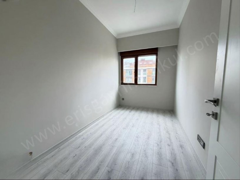 İNÖNÜ CAD.DE SIFIR BİNADA BOŞ .. YERDEN ISITMA EBEVEYN BANYOLU 3+1 DAİRE KADIKÖY  İST.