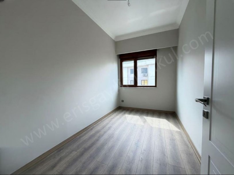 İNÖNÜ CAD.DE SIFIR BİNADA BOŞ .. YERDEN ISITMA EBEVEYN BANYOLU 3+1 DAİRE KADIKÖY  İST.