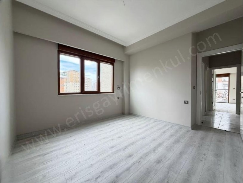 İNÖNÜ CAD.DE SIFIR BİNADA BOŞ .. YERDEN ISITMA EBEVEYN BANYOLU 3+1 DAİRE KADIKÖY  İST.