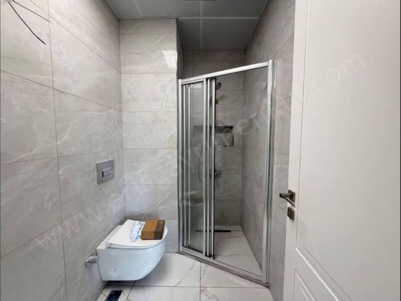 İNÖNÜ CAD.DE SIFIR BİNADA BOŞ .. YERDEN ISITMA EBEVEYN BANYOLU 3+1 DAİRE KADIKÖY  İST.