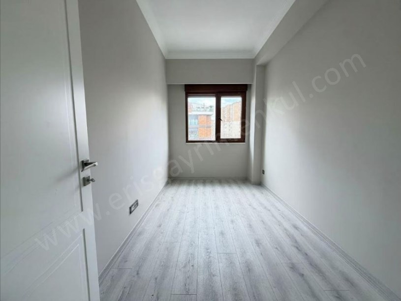 İNÖNÜ CAD.DE SIFIR BİNADA BOŞ .. YERDEN ISITMA EBEVEYN BANYOLU 3+1 DAİRE KADIKÖY  İST.