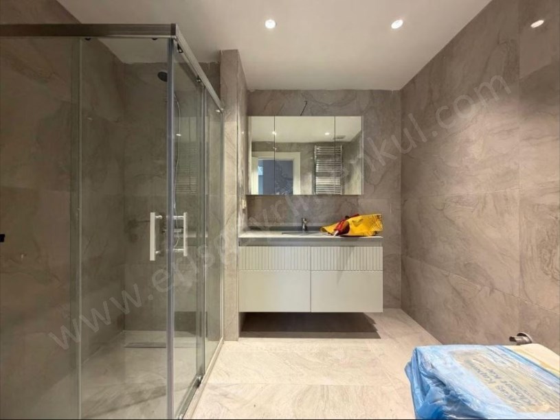 19 MAYIS MAH.DE MİNİBÜS KOZZY AVM YAKINI SIFIR BİNADA 55 M2 NET 1+1 KADIKÖY  İST