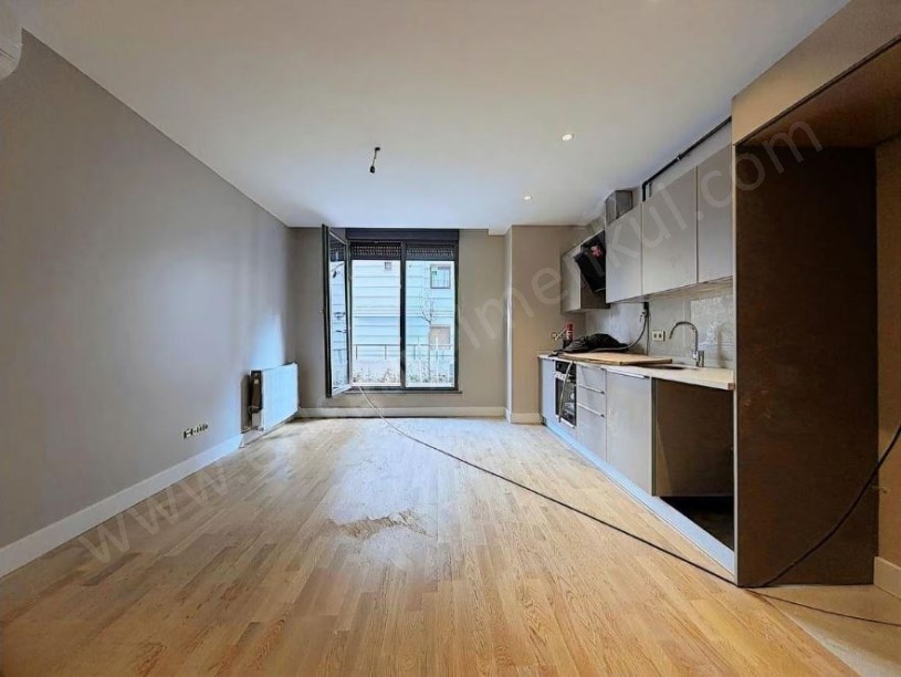 19 MAYIS MAH.DE MİNİBÜS KOZZY AVM YAKINI SIFIR BİNADA 55 M2 NET 1+1 KADIKÖY  İST