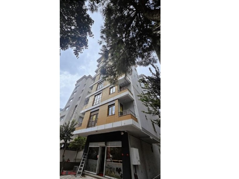 İSTANBUL KADIKÖY KOZYATAĞI METROYA YAKIN 3+1 BALKONLU SATILIK