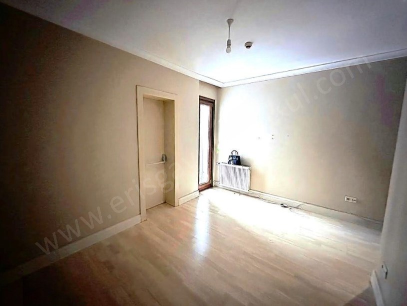 İSTANBUL KADIKÖY KOZYATAĞINDA GÜVENLİKLİ HAVUZLU BALKONLU LUX ADRES