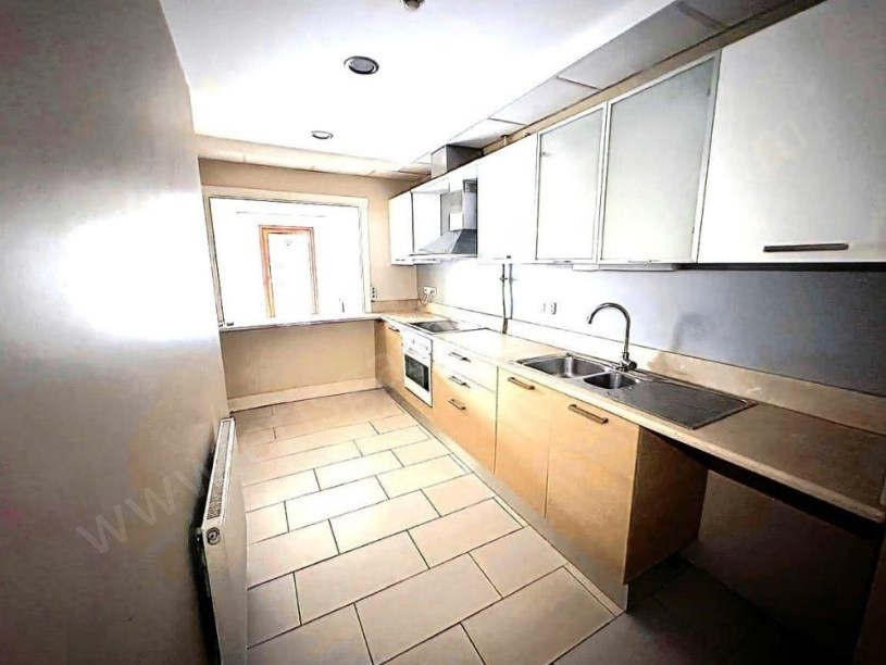 İSTANBUL KADIKÖY KOZYATAĞINDA GÜVENLİKLİ HAVUZLU BALKONLU LUX ADRES