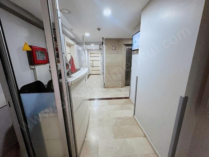 İSTANBUL KADIKÖY KOZYATAĞINDA GÜVENLİKLİ HAVUZLU BALKONLU LUX ADRES